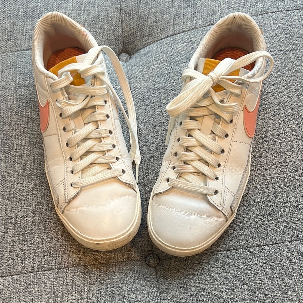 Nike White and Pink Sneakers Classic Design